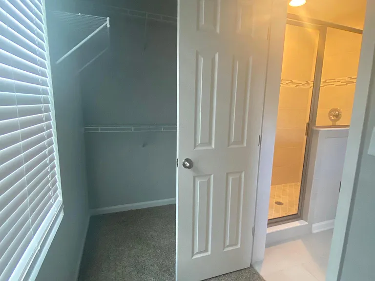 1737 Charlotte St — Photo 34