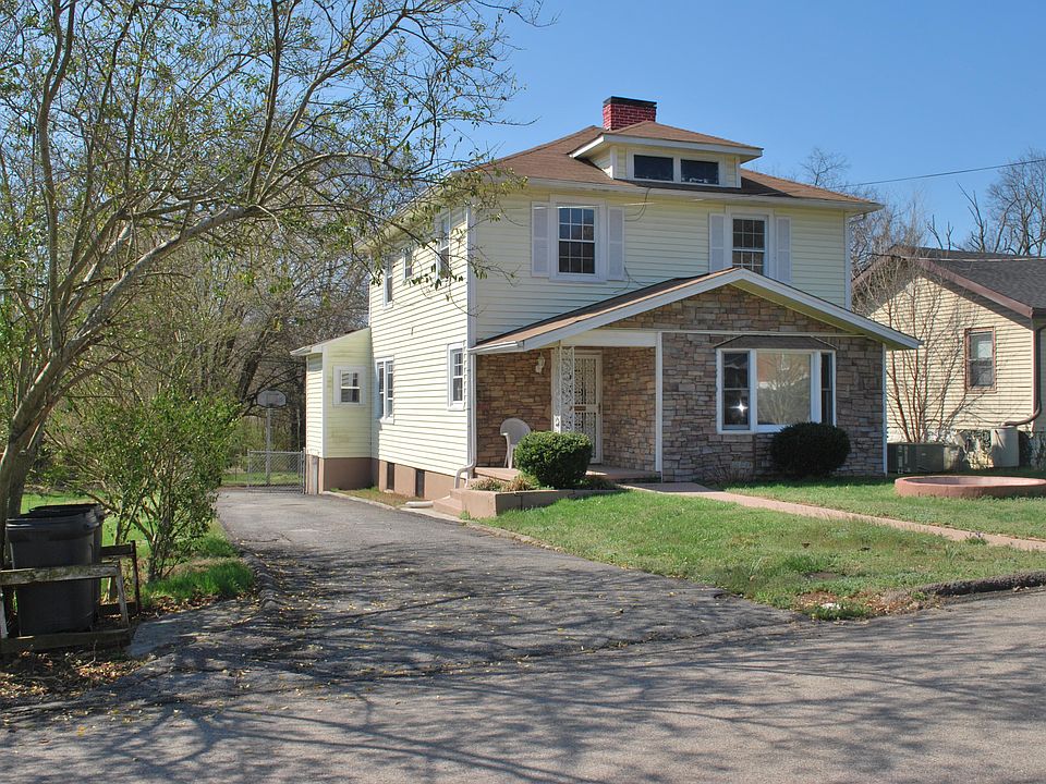 1st image of 1122 NE Colonial Ave