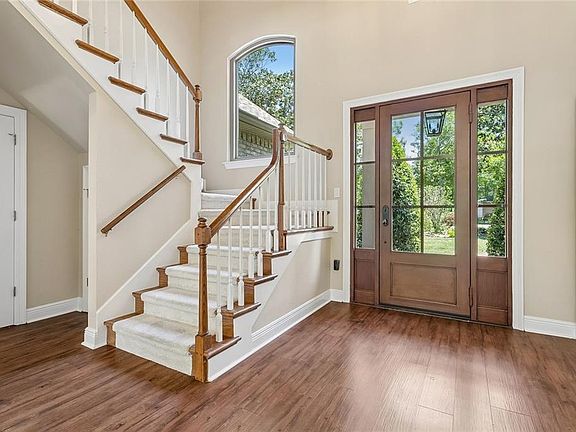 3rd image of 106 Cherry Creek Dr