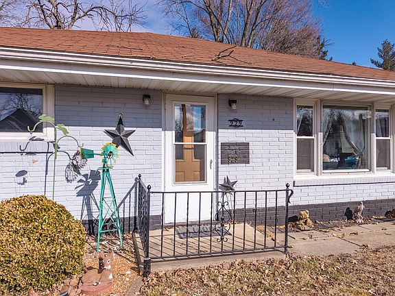 4th image of 929 E Water St