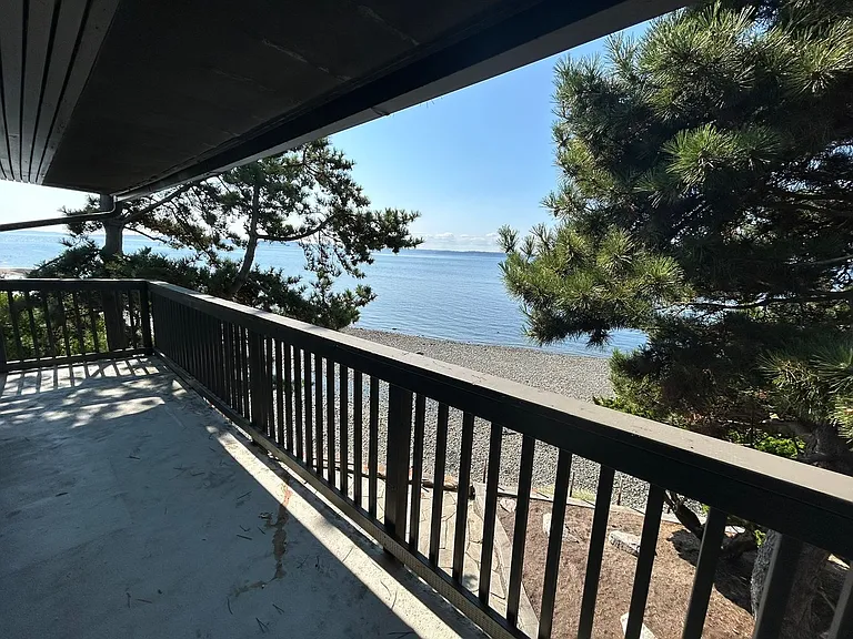 3801 Beach Dr SW — Photo 9