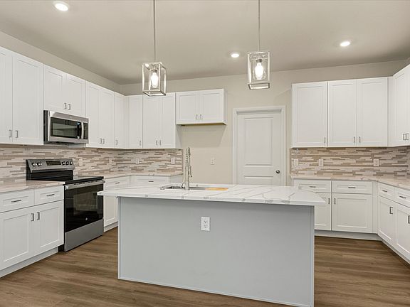 3rd image of 2414 Forest Hill Ln