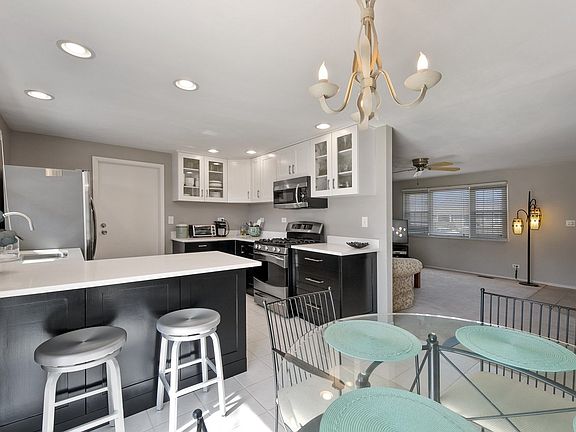 4th image of 225 Desmond Dr