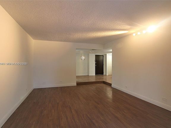 4th image of 3690 Inverrary Dr APT 3A