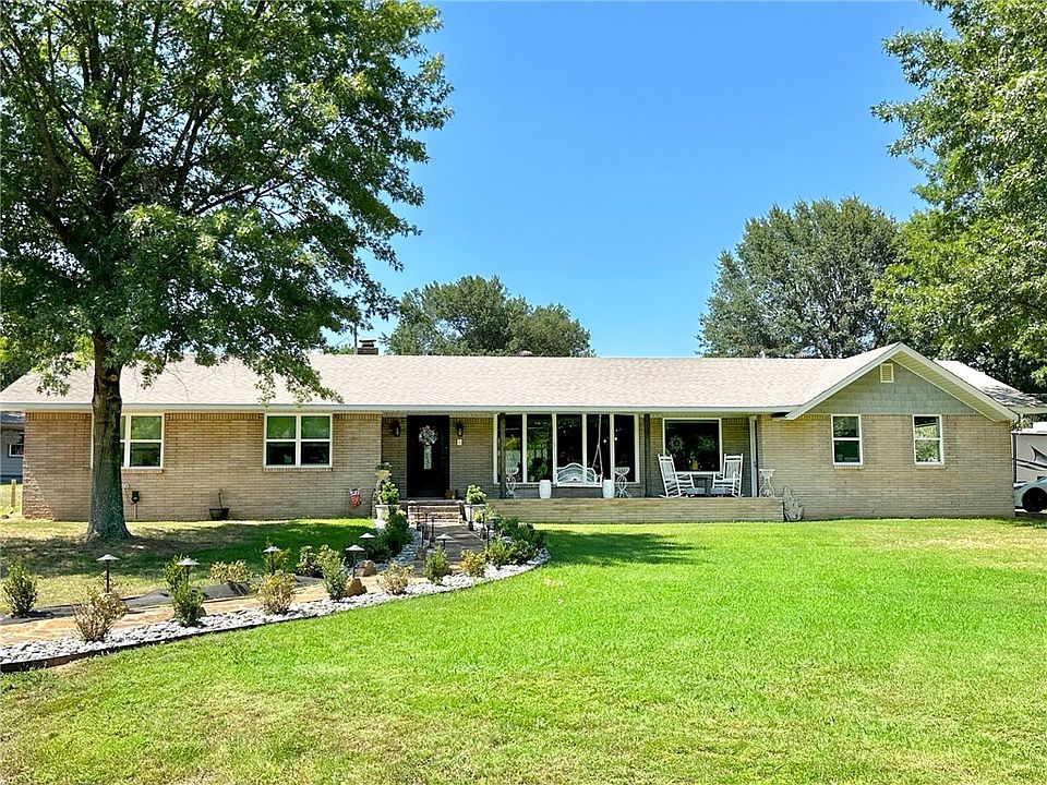 1st image of 608 Skyline Dr