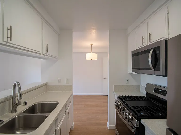 15520 Foothill Blvd — Photo 10