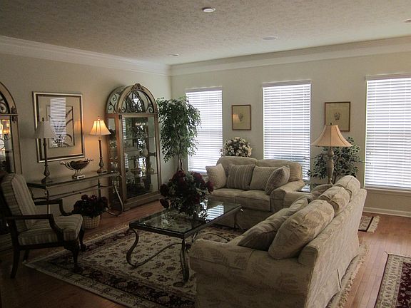 5th image of 795 Ivy Ln