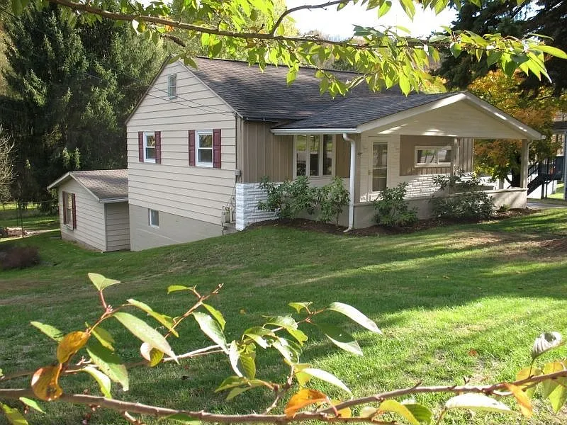 3136 Santiago Rd photo 1