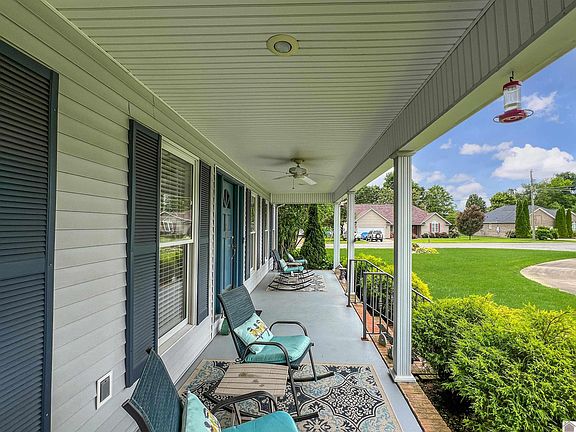 3rd image of 189 Edinborough Dr W