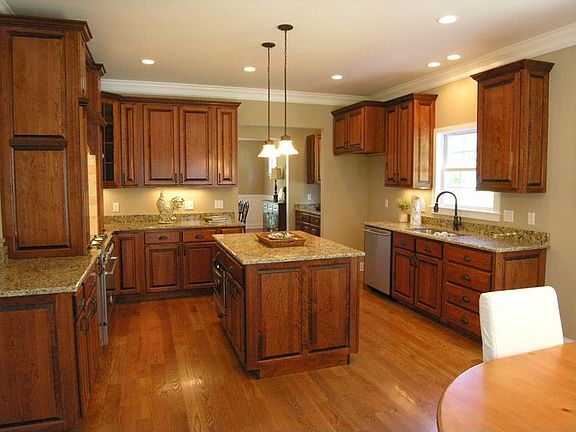 5th image of 460 Julian Pl