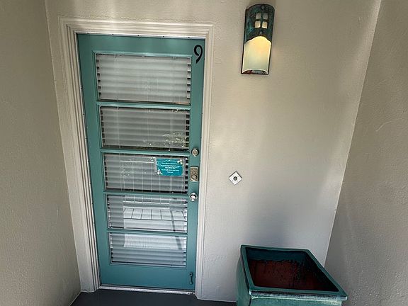 4th image of 880 W Cliff Dr Unit 9