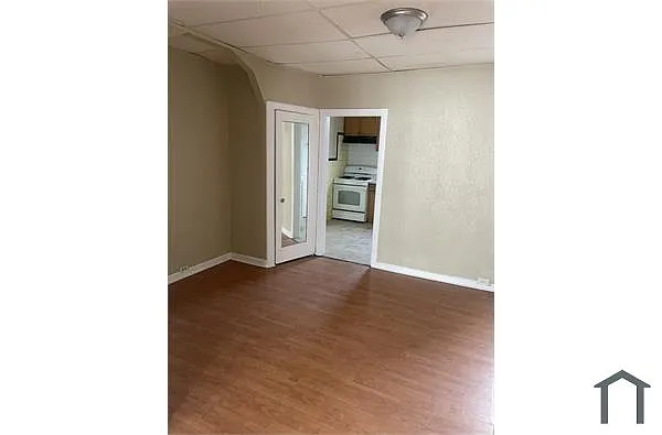 5246 N Howard St photo 1