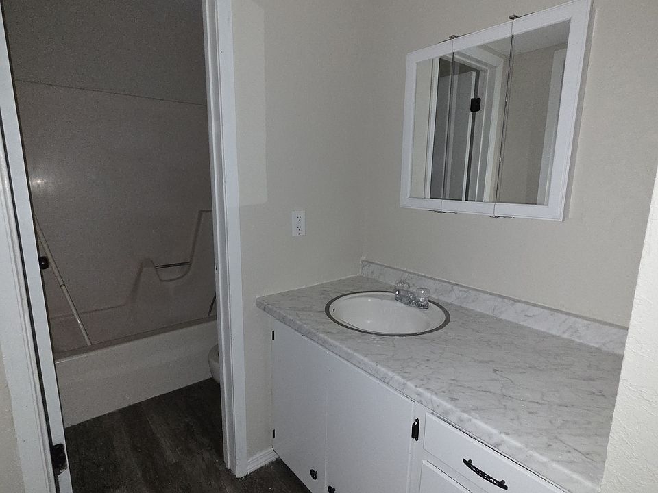 Vanity/bath