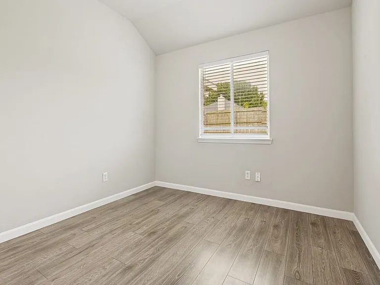 Secondary bedroom with closet.