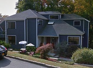 30 Sycamore Ln, Irvington, NY 10533