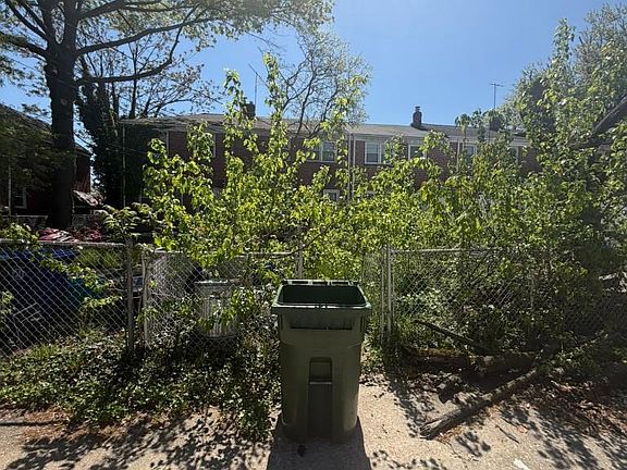 5th image of 5914 Fenwick Ave