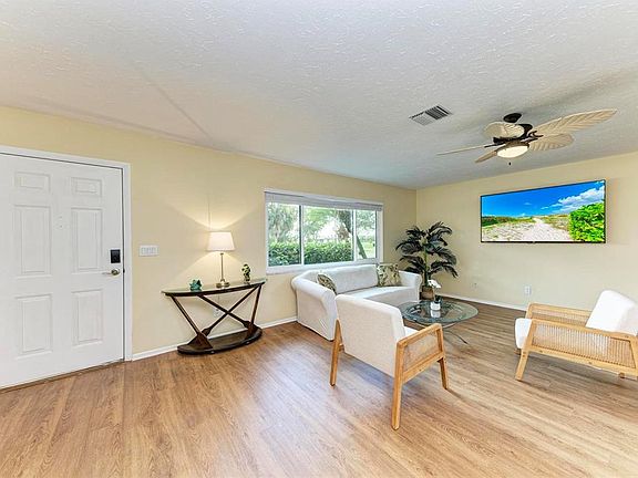4th image of 1640 Saturn Rd