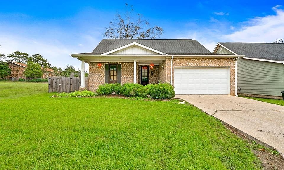 1st image of 22 Fleur De Lis Dr