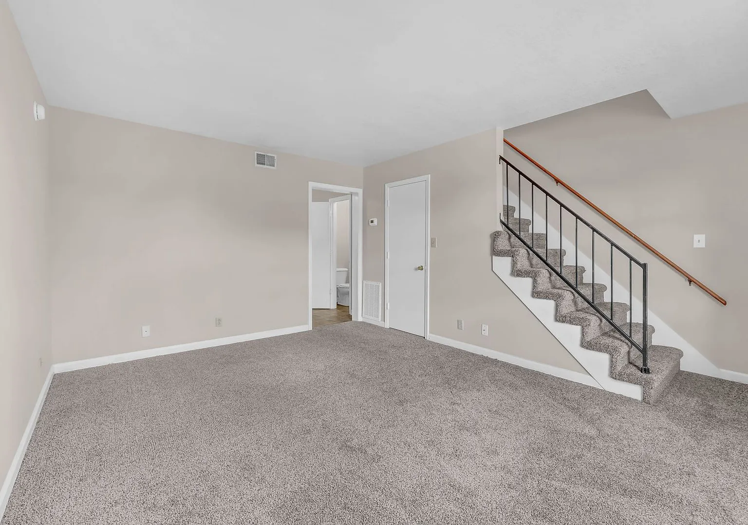 Peabody Dr. - 379 (Units 1 - 4) — Photo 3
