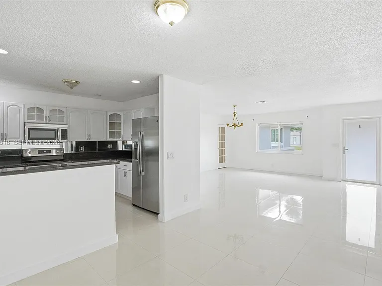 7434 Thatcher Ave — Photo 5