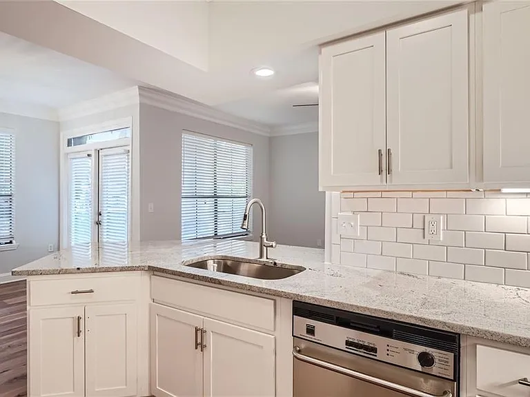 3777 Peachtree Rd #611 — Photo 6