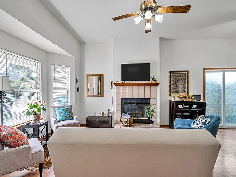 1852 Heartland Dr — Photo 14