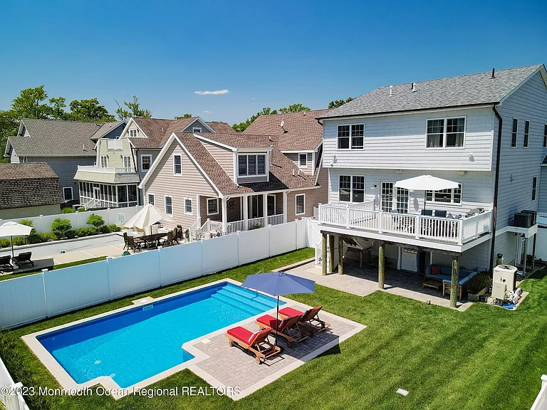 155 Osborne Ave — Photo 49