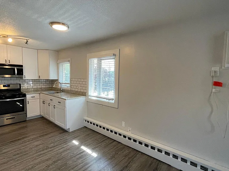 689 Lowry Ave NE #7 — Photo 10
