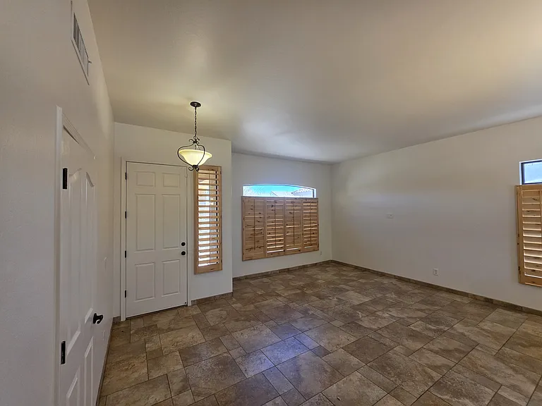 4307 E Williams Dr — Photo 3