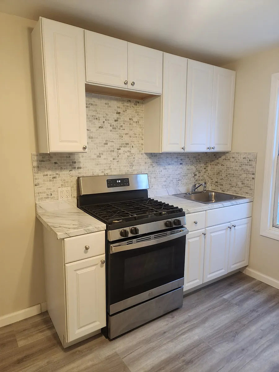 Building Photo - 3019 Eastchester Rd #3