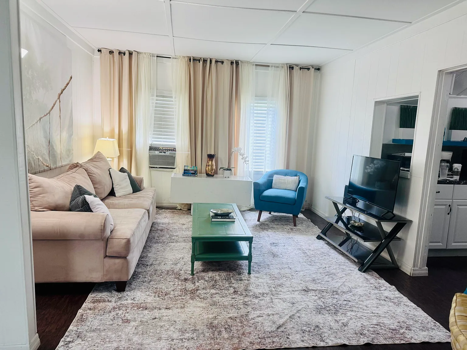 3 bed, 1.0 bath, 1386 sqft, $3,500 — Photo 2