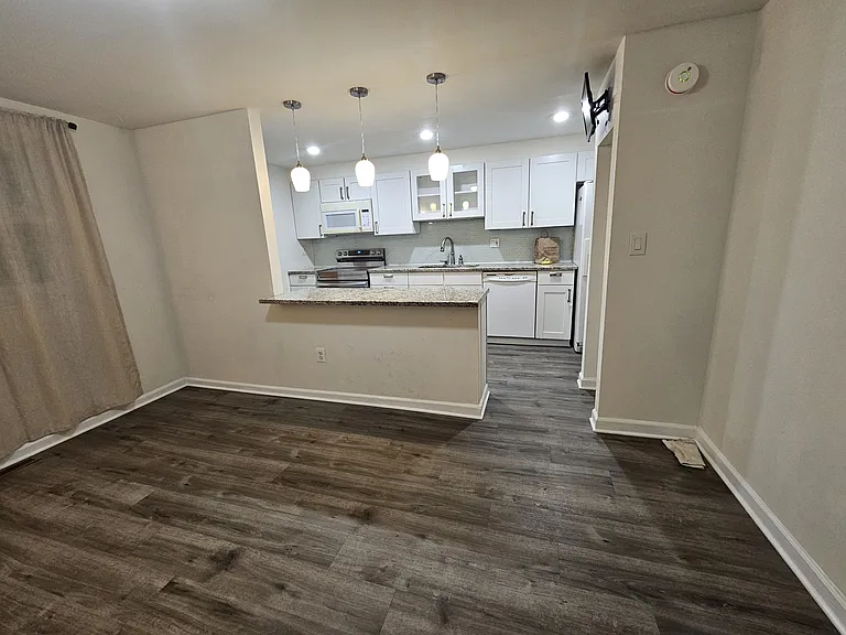 Regina Dr — Photo 19