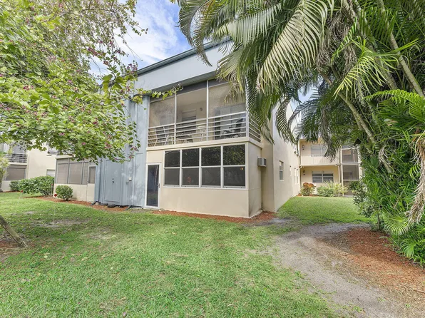 877 Flanders S, Delray Beach, FL 33484