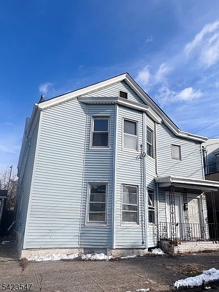 1st image of 9 Sparrow St
