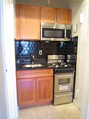 Rented by City Connections Realty | media 4