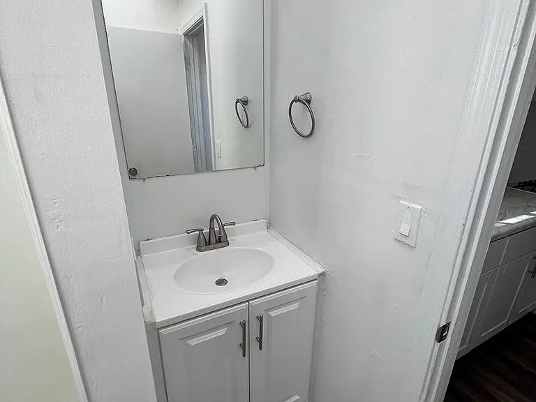 3706 E Fairmount St — Photo 8