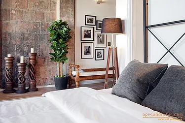 Rented by aptsandlofts.com