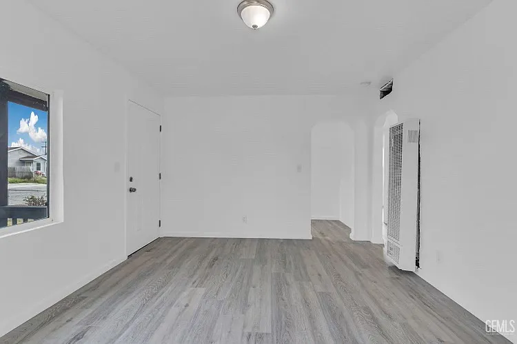 1233 Woodrow Ave #1233 — Photo 8