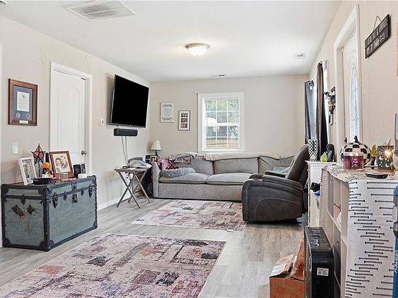 5th image of 101 Decatur St