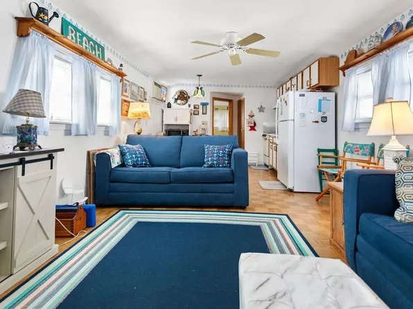 84 Acorn Road, Hampton, NH 03842