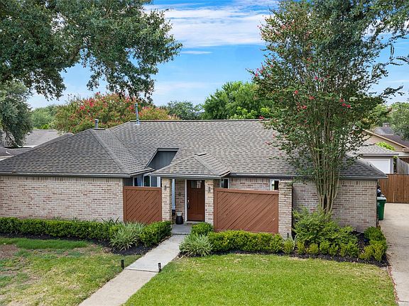 3rd image of 12414 Rockampton Dr