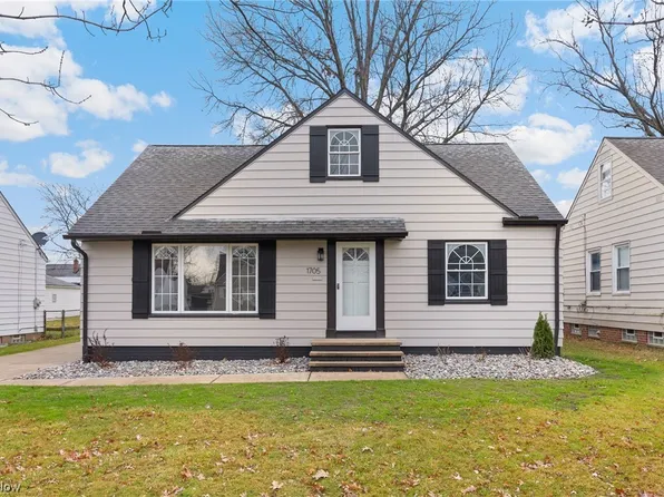 1705 Gilbert Dr, Mayfield Heights, OH 44124