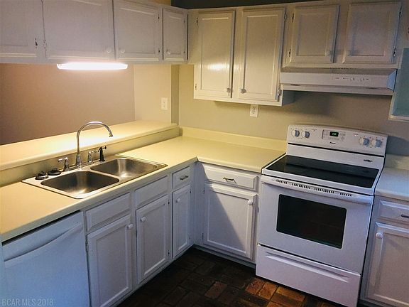 5th image of 17 Summer Oaks Dr