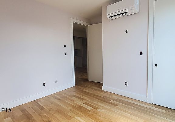 4th image of 415 Manhattan Ave #5A