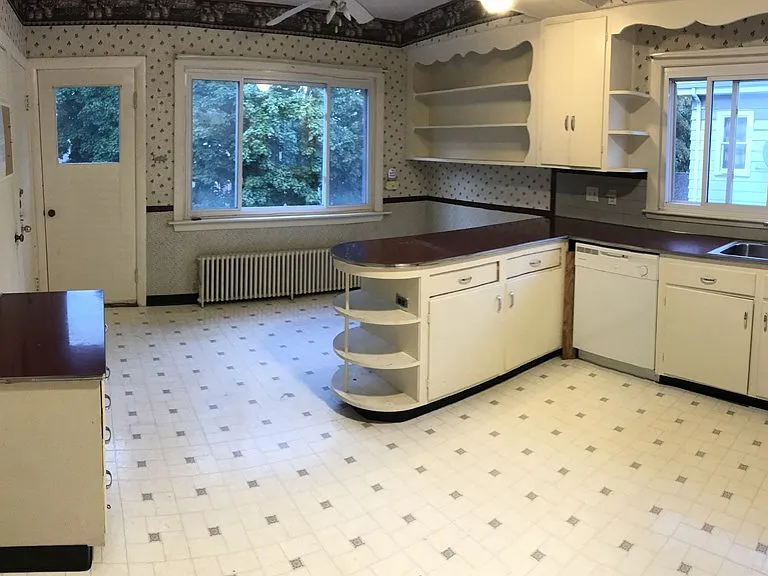 194-196 Robbins St #2 — Photo 2