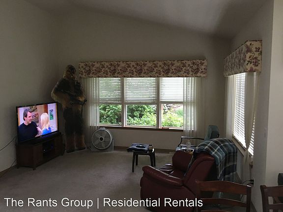 5th image of 1346 Derby Ln SE