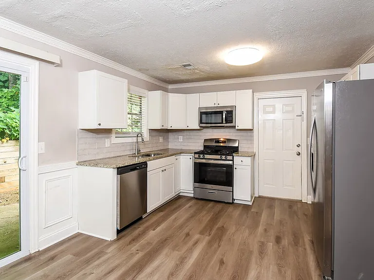 885 Trace Cir NE — Photo 8