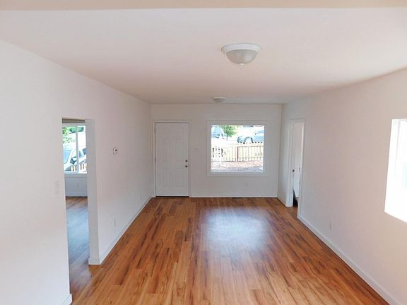 5th image of 7811 Ney Ave