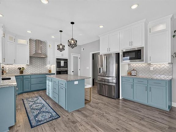 5th image of 4705 SW 3rd St