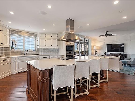 4th image of 8473 Bay Colony DR #504